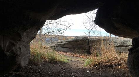  Hongshiya Gully – En mystisk grotta och en önskarskatt för naturälskare!